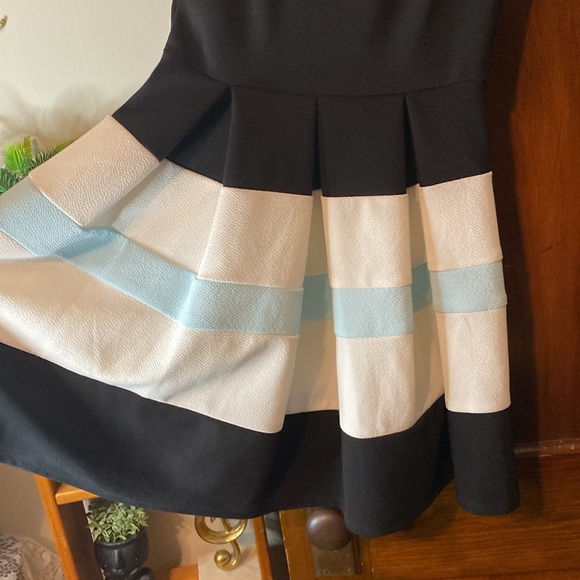 Gorgeous B.DARLIN shirt sleeve pleated mini dress with pretty blue stripe 😍😍😍 - Picture 4 of 7